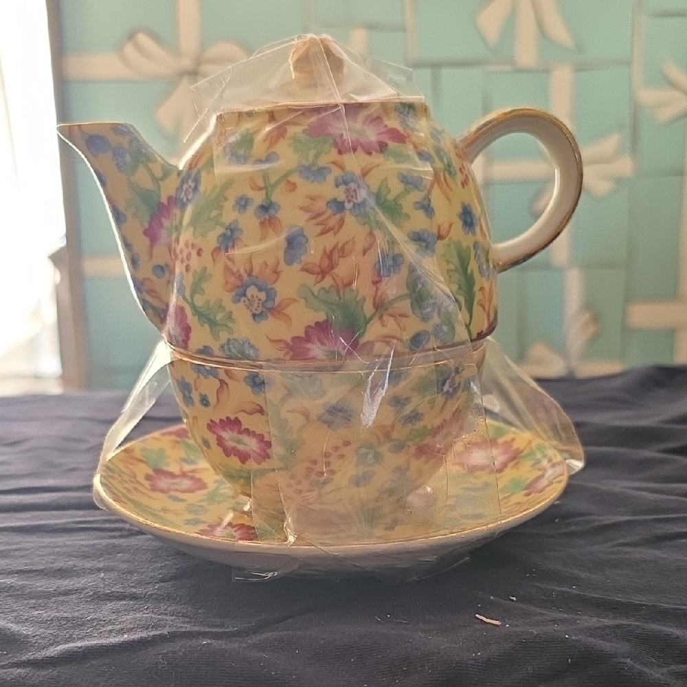 Two's Company Floral Teapot Set - Yellow and Pink